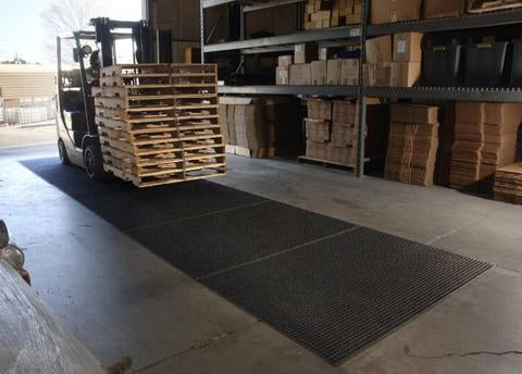 Increase safety in your warehouse with ‘Anchor Safe’ Anti-slip matting